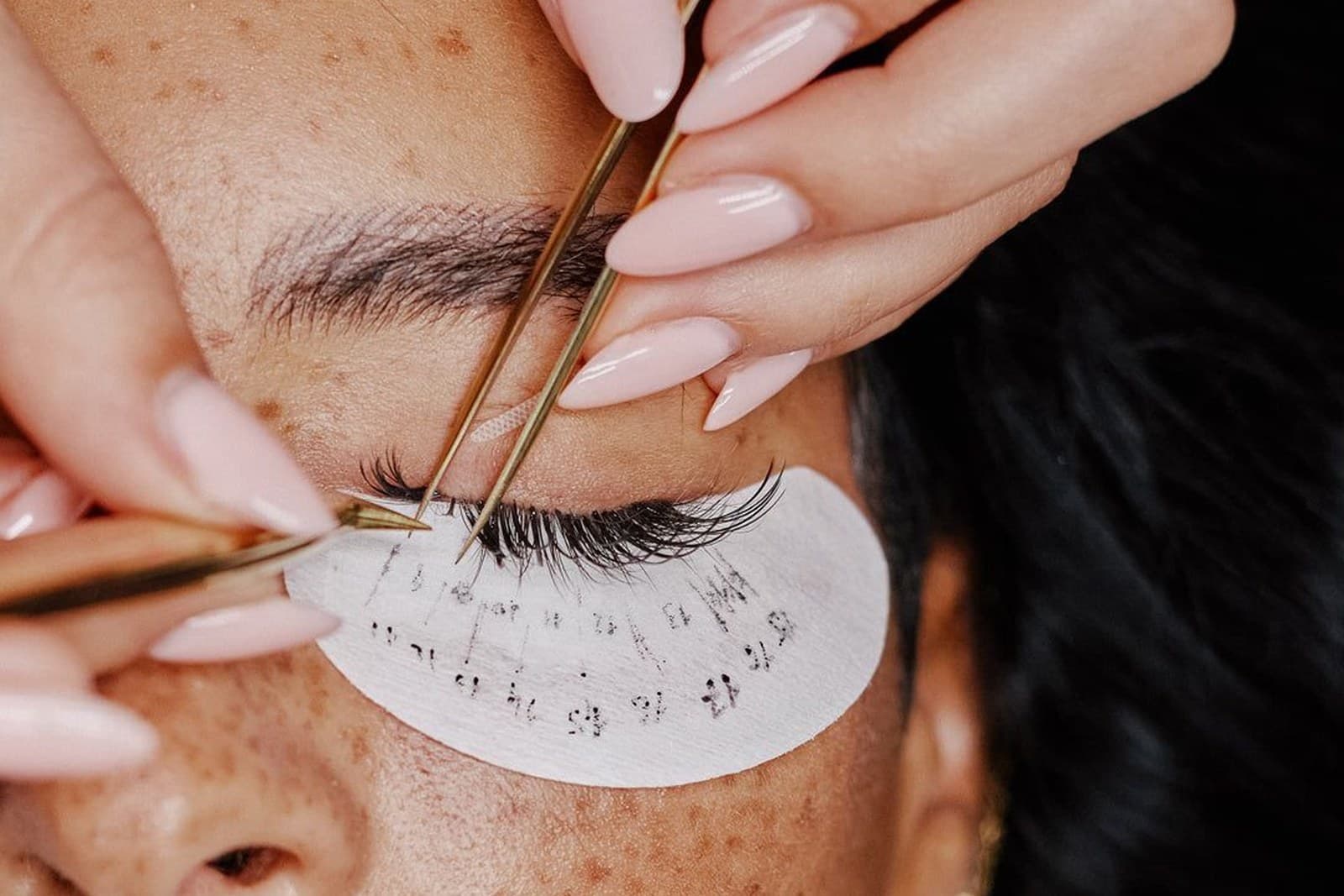 Hybrid lash extensions look for comparing lash lifts and extensions